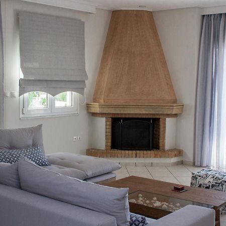 Luxury Seaview Apartment By The Sea Saronida Екстериор снимка