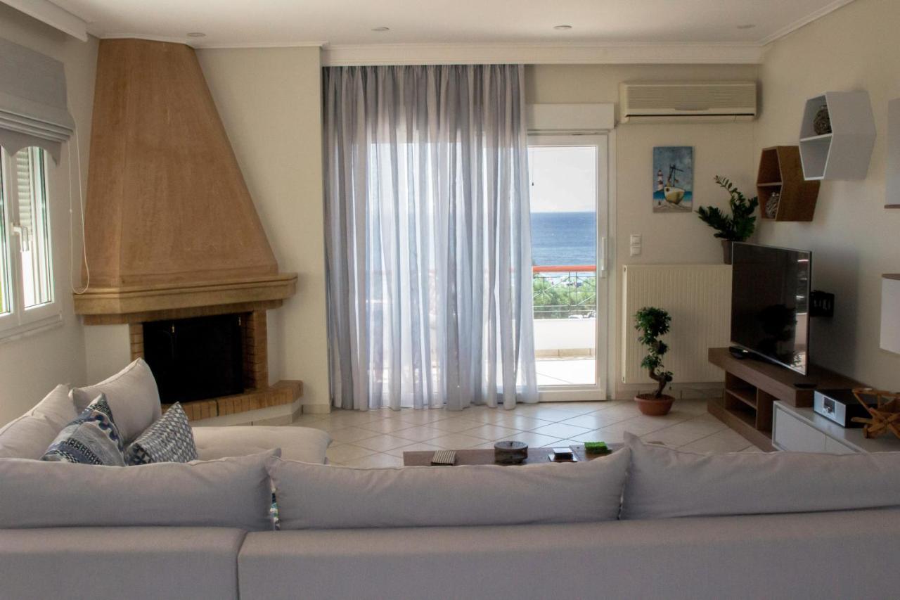 Luxury Seaview Apartment By The Sea Saronida Екстериор снимка