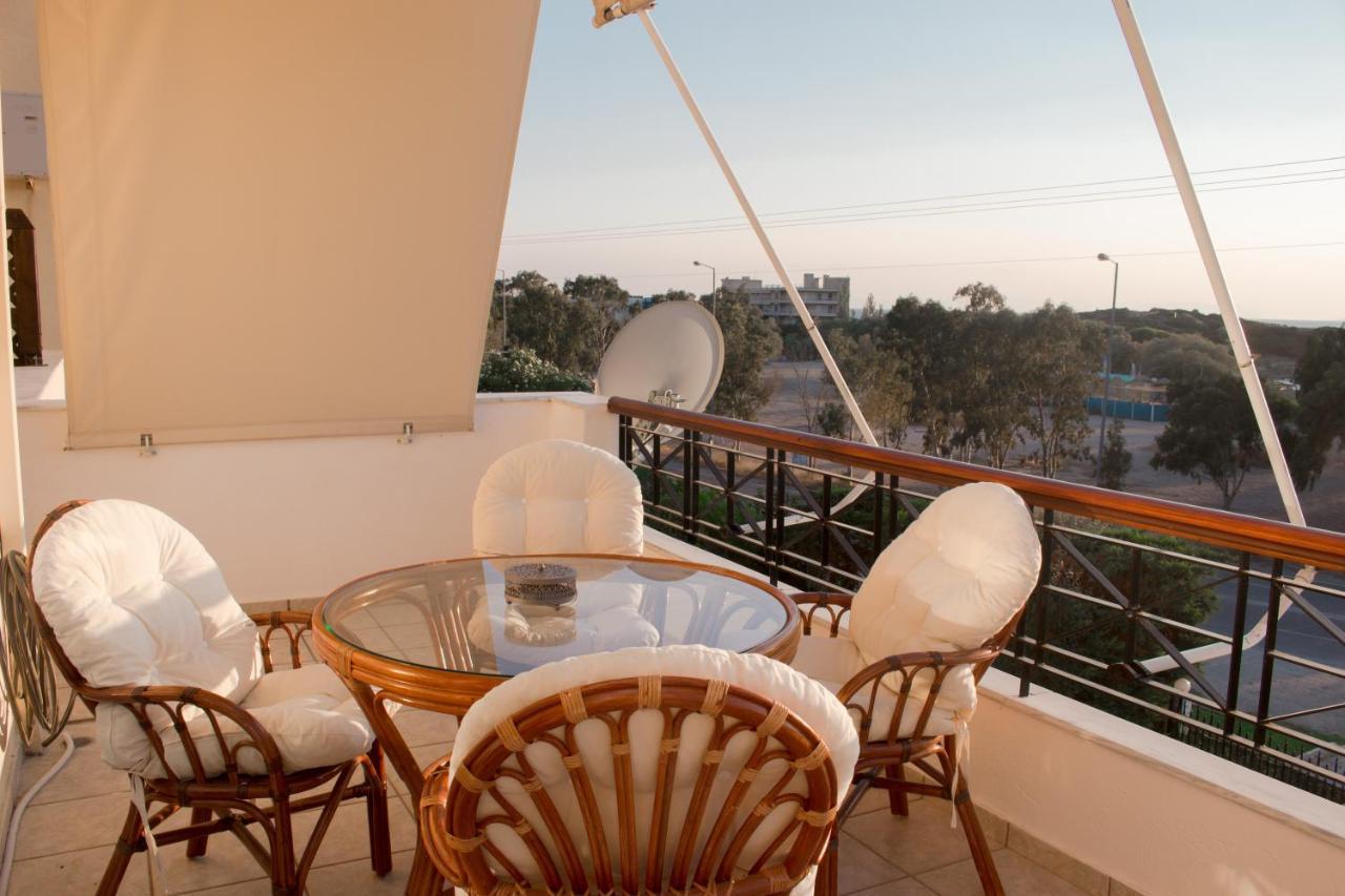 Luxury Seaview Apartment By The Sea Saronida Екстериор снимка
